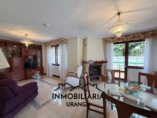 Haus  Francia. Chalet pareado en urbanización privada con piscina y jardín en l