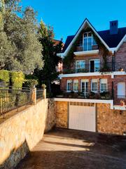 Casa adossada en Isasi bidea 16a. Chalet bifamiliar a la venta