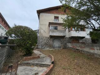 Semi detached house en Llodio. Se vende casa adosada en llodio