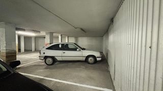 Parking voiture à Llodio