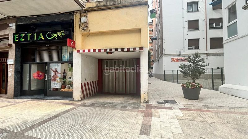Foto be1cdb5d-eca3-4833-9233-f30a7fdb2110. Aparcament cotxe a Llodio