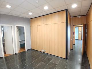 Lloguer Local Comercial a Sant Adrià Nord. Local de 100m2 con patio a pie de calle