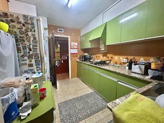 Etagenwohnung in Passeig de la rambleta 17. Piso de cuatro habitaciones y dos baños