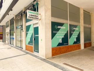 Lloguer Local Comercial  Podavines kalea. Local comercial en esquina en amarapodavines