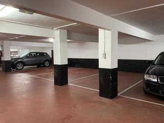 Aparcament cotxe  Bordatxipi pasealekua. Garaje en venta junto al reloj de ategorrieta.