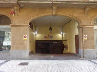 Aparcament cotxe a Parte Vieja. Garaje en venta en el edificio miramar en el ensanche de la part
