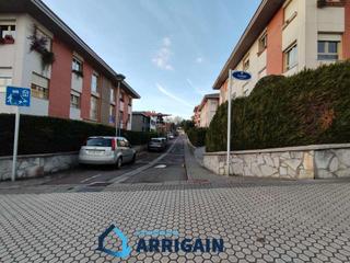 Aparcament cotxe  Lanberri kalea. Se vende raya de garaje en aiete.