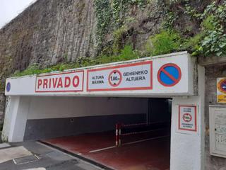 Aparcament cotxe a San bartolome kalea 13. Raya de garaje en venta en la calle san bartolomé, junto al anti
