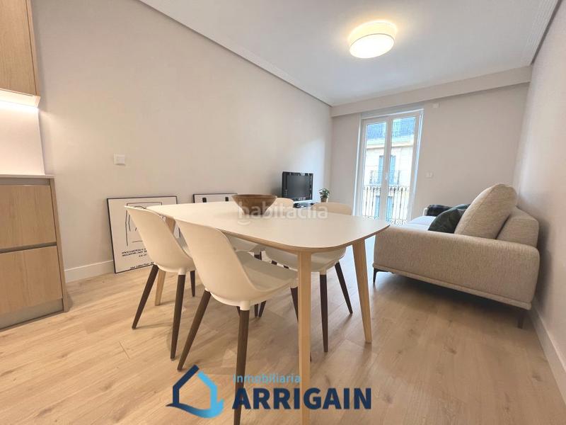 Foto b4b2fc48-3607-43a1-9ab1-7a8578bbbf6b. Rent flat with heating in Área Romántica Donostia - San Sebastián