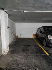 Miete Autoparkplatz  Sànchez toca kalea. Raya de garaje en alquiler en el centro junto al buen pastor