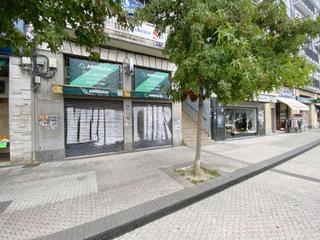 Local Comercial  Euskadi etorbidea. Local con amplio escaparate en la calle euskadi etorbidea, junto