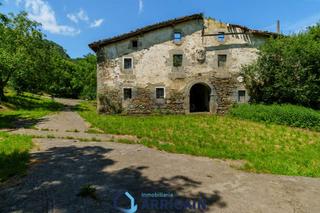 Casa a Arrutiegia auzoa auzoa 25. Villa con terreno en venta en aia con vistas a zarautz