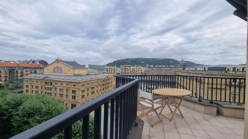 Foto ce15ecee-a135-43ce-ae50-bb459ae3bbbe. Rent flat in Área Romántica Donostia - San Sebastián