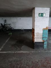 Aparcament cotxe a Paseo de los fueros 3. Raya de garaje en el centro