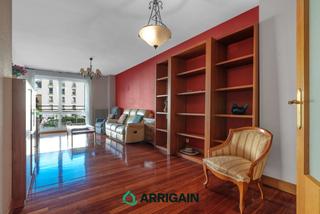 Etagenwohnung  Txofre. Gros, amplio piso en venta.