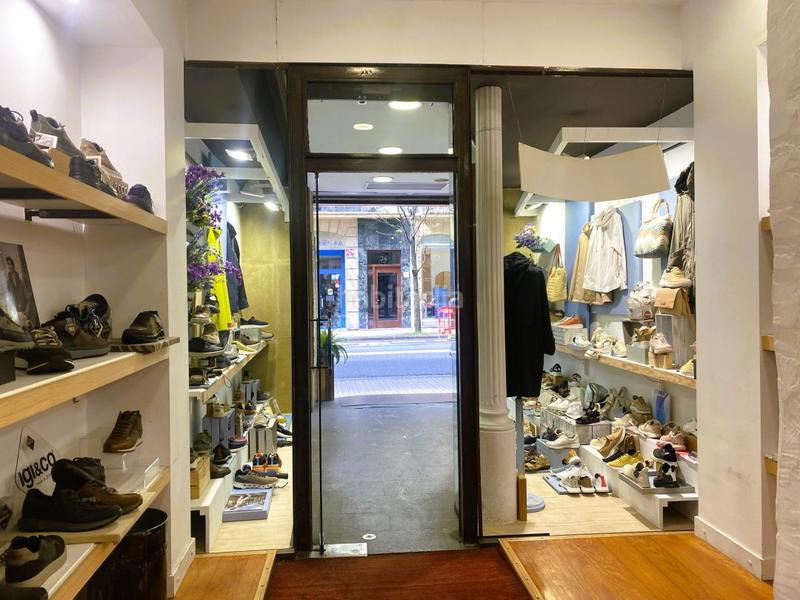 Foto 86b60c6a-b37c-4307-bf98-a6cf6ed2dd0f. Local comercial local en venta en el centro de san sebastián, a pie de calle con escaparate y climatización en Donostia - San Sebastián