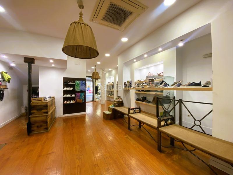 Foto e7d32e90-a482-4d89-9816-cb42fbca5799. Local comercial local en venta en el centro de san sebastián, a pie de calle con escaparate y climatización en Donostia - San Sebastián