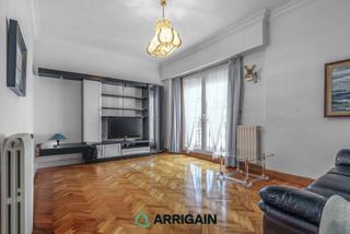 Pis  Bergara kalea. Piso en venta en el centro de san sebastián, edificio de hormigó