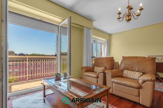 Etagenwohnung  Mons pasealekua. Intxaurrondo ,alto y luminoso con magnificas vistas  despejadas,