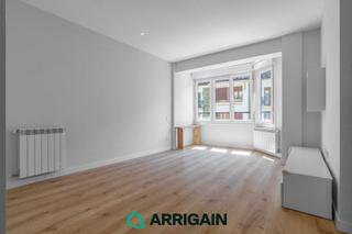 Etagenwohnung  Jose maria soroa kalea. Piso en venta en gros, reformado y con orientacin sur