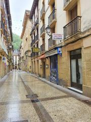 Local Comercial  Calle de san jerónimo. Inversión en parte vieja. local en activo  licencia de peluquerí
