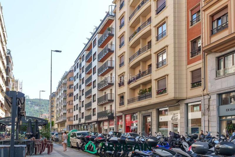 Foto d2922fab-34ed-46cb-ae00-19c94bd8451f. Piso ático en venta en Gros, reformado y luminoso, a un paso del centro en Donostia - San Sebastián