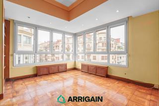 Pis a Iparragirre 6. Piso en esquina con terraza en venta en gros