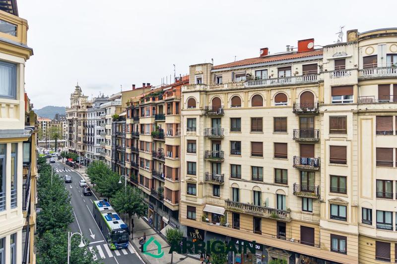 Foto 9859df9c-ff21-4d0b-a532-796e3ed017cc. Piso en iparragirre 6 piso en esquina con terraza en venta en Gros en Donostia - San Sebastián