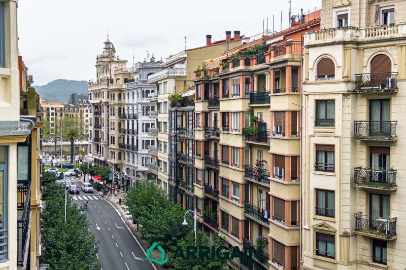 Foto e6b703cc-f447-4edd-9325-1aae9fbb2de5. Piso en iparragirre 6 piso en esquina con terraza en venta en Gros en Donostia - San Sebastián