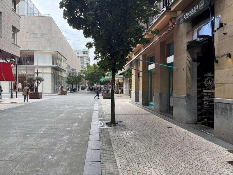 Foto 13bff321-95b2-4cdd-b439-73cf3442f4ac. Local commercial dans san marcial 32-34 dans Área Romántica Donostia - San Sebastián