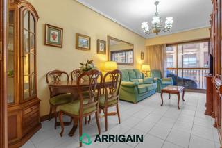 Flat  Secundino esnaola kalea. Piso en venta en gros, edificio de hormigón, exterior con terraz