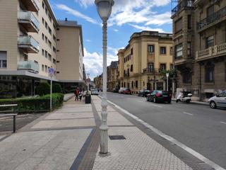 Miete Autoparkplatz in Egia. Se alquila raya de garaje