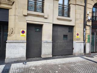 Affitto Posto auto  Mandasko dukearen pasealekua. Alquiler de raya de garaje.