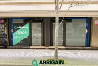Local Comercial a Etxaide kalea 7. Venta local con gran escaparate.