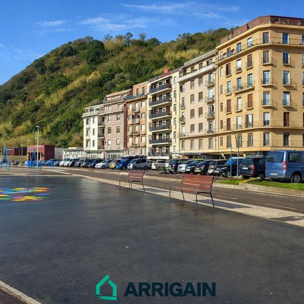 Foto 2b2b71bc-0b59-4cda-94e0-030925f59876. Piso  en venta en Gros, junto a la playa de la zurriola en Donostia - San Sebastián