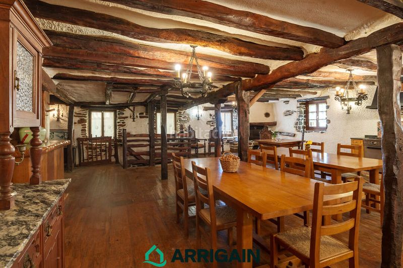 Foto edc2d5fa-d125-4c12-8b9d-27e46c85e286. Casa amb calefacció a Aia