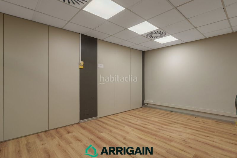 Foto bcdfd042-31ee-49c0-9925-704b498628f3. Local comercial a Zarautz