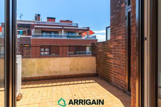 Pis  Calle de rentería. Piso en venta con terraza y solarium en edificio de hormigón