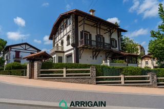 Casa  Reina fabiola 16. Se vende magnífica villa individual con jardín en irún