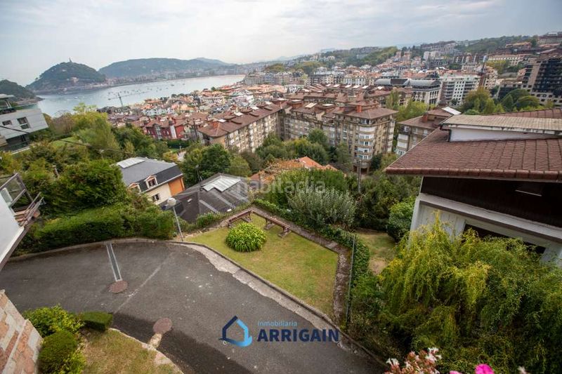 Foto e5a4bd8a-601c-4755-8361-15bcc8851b51. Dúplex amb calefacció aparcament a Antiguo Donostia - San Sebastián