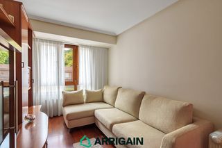 Piso  Sorgintxulo auzoa bailara. Se vende piso en hernani, reformado,exterior y muy luminoso.