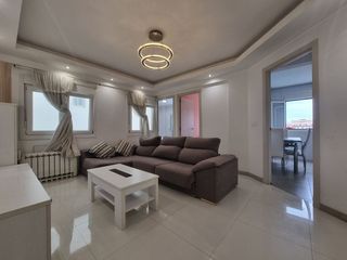 Piso  Pio xii plaza. Se vende piso alto y luminoso en edificio de hormigón con ascens