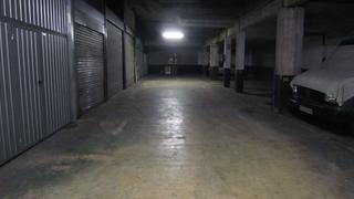 Aparcament cotxe  Merkezabal kalea. Raya de garaje en etxadimerkezabal