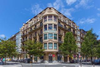Alquiler Oficina  Hondarribia kalea fuenterrabia. Amplia oficina junto al buen pastor. 175 m2 útiles exterior
