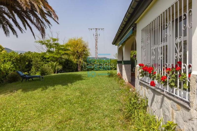 Foto 680510a7-a955-4785-99fe-ef5aa7a74631. Casa villa unifamiliar de reciente construcción en parcela de 846m2, a 5 minutos andando del centro en Usurbil