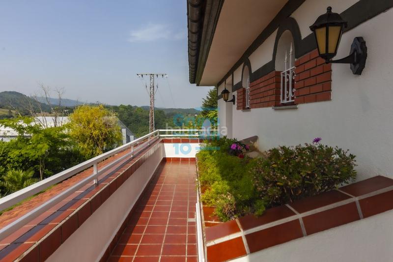 Foto 7a8da5ae-922c-42dd-be4f-093bfea087ca. Casa villa unifamiliar de reciente construcción en parcela de 846m2, a 5 minutos andando del centro en Usurbil