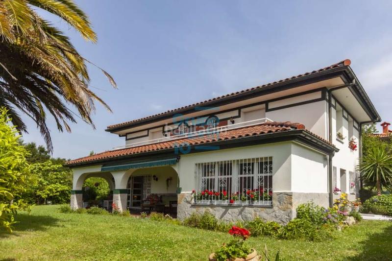 Foto bf67e489-f911-4e98-bd75-f4bfebf7adda. Casa villa unifamiliar de reciente construcción en parcela de 846m2, a 5 minutos andando del centro en Usurbil