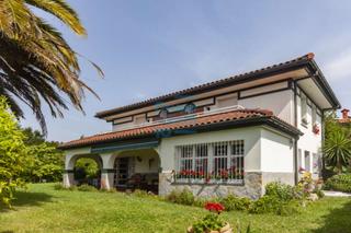 Casa  Arratzain bide kalea. Villa unifamiliar de reciente construcción en parcela de 846m2,