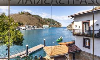 Local Comercial a Donibane kalea 80. Las vistas únicas de pasajes san juan desde tu restaurante.