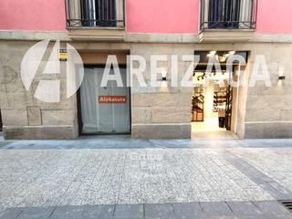 Location Local commercial à Enbeltran kalea 14. Local disponible de 45 m2 útiles en plena parte vieja de san seb